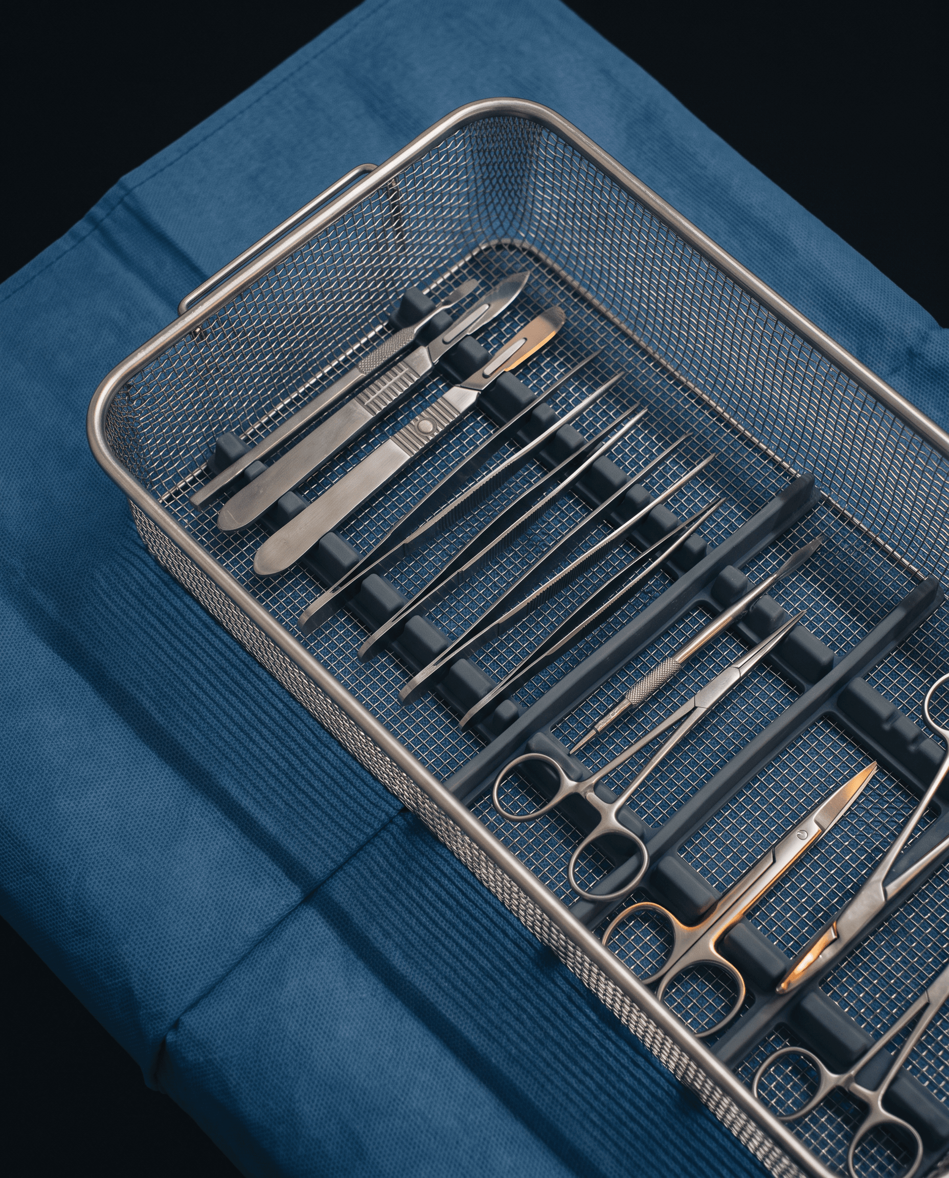 Siebkorb mit fixierten Instrumenten, Aufsicht